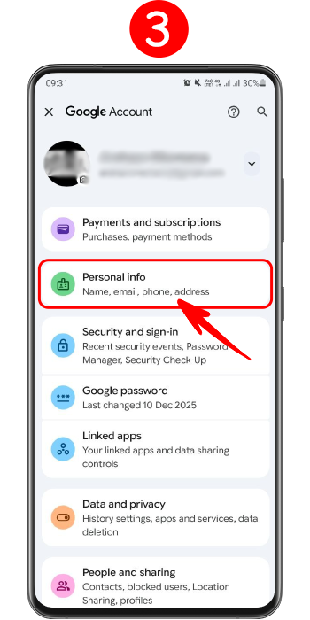 انتخاب تب اطلاعات شخصی (Personal info) در روند تغییر آدرس جیمیل با گوشی