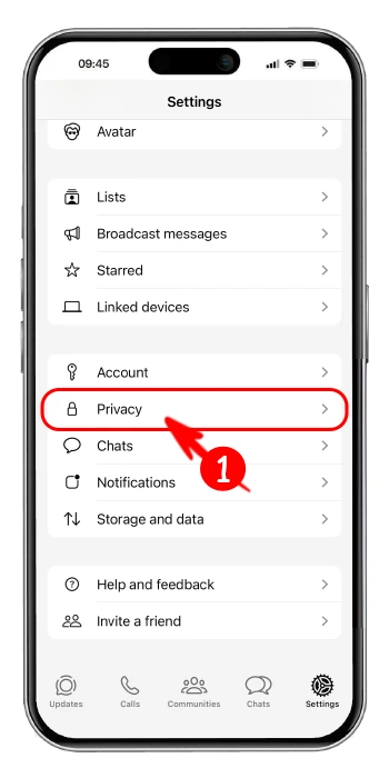 برای قفل کردن برنامه واتساپ وارد تنظیمات شوید و گزینه privacy را انتخاب کنید
