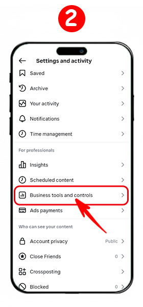 انتخاب گزینه Creator Tools or Business Settings برای دسترسی به بخش پیام‌های خودکار.
